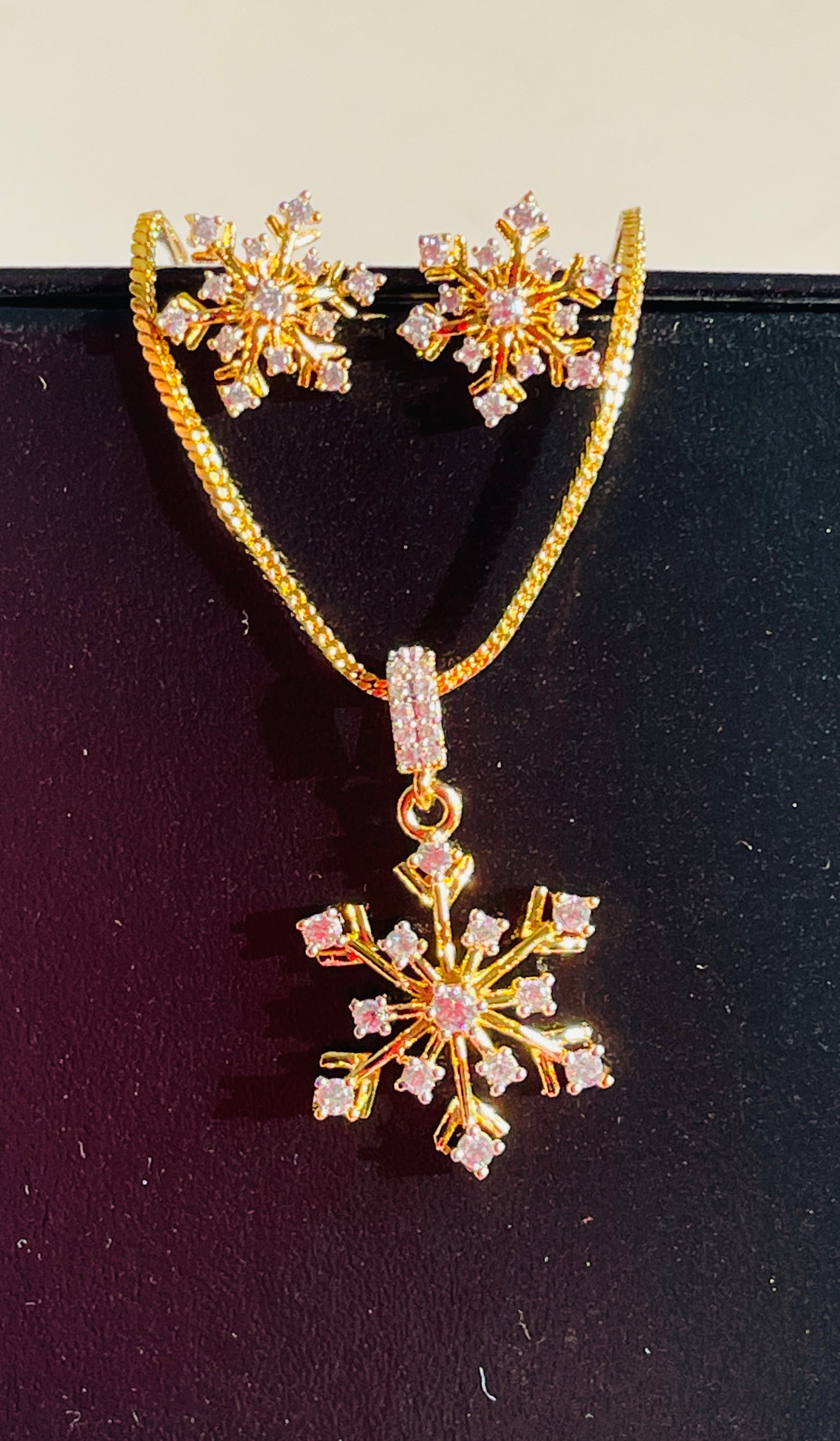 Golden Snowflakes Pendant Set - Maisha Jewels