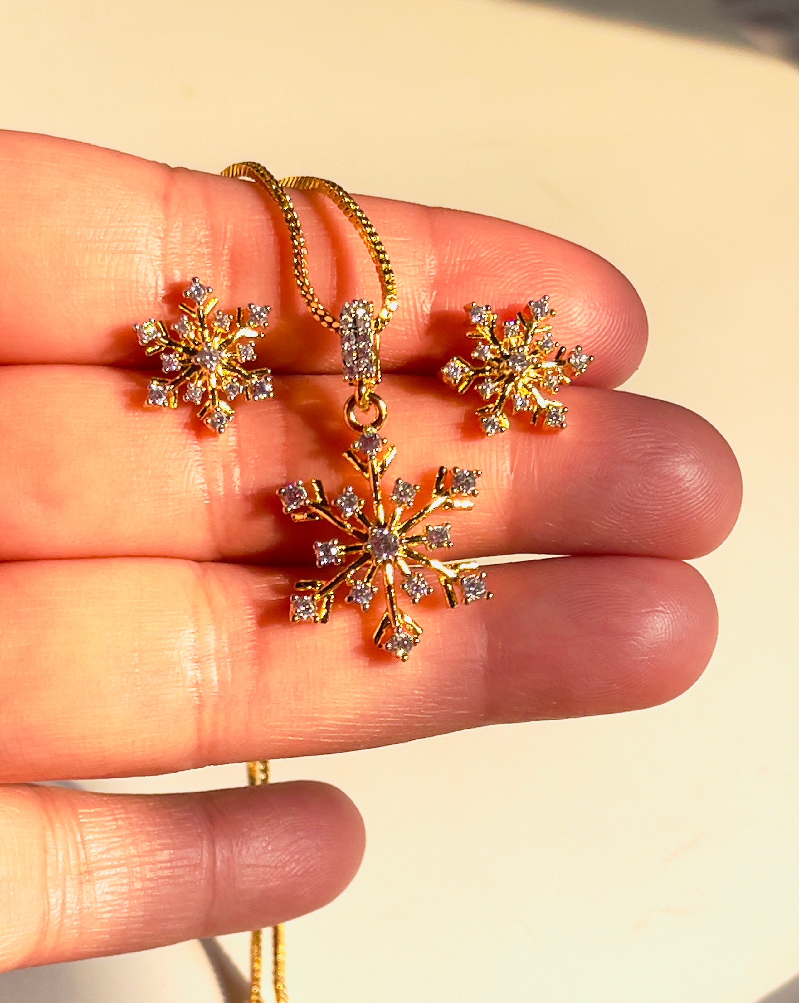 Golden Snowflakes Pendant Set - complete set with matching pieces