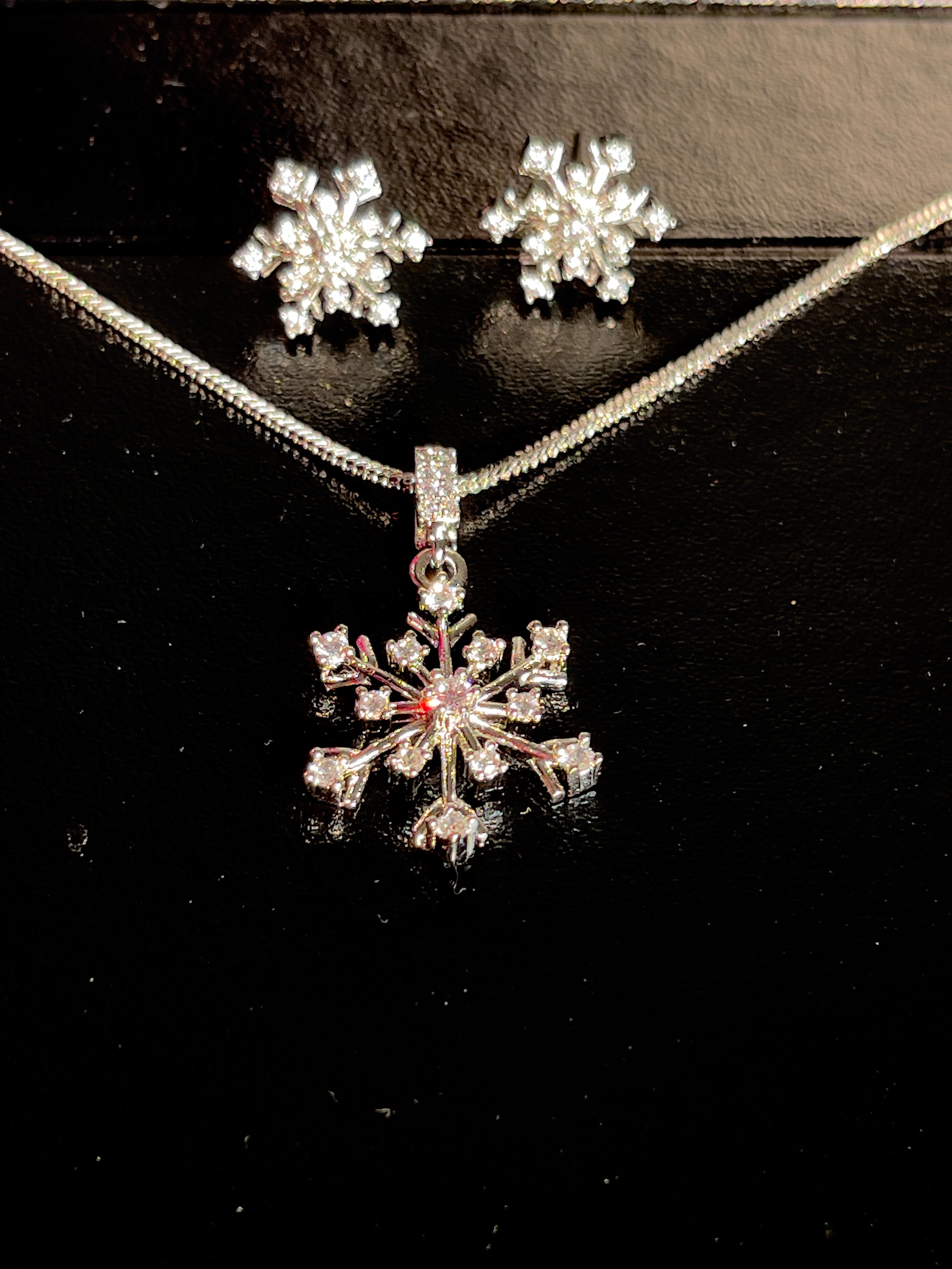 Silver Snowflakes Pendant Set - detail view showing craftsmanship