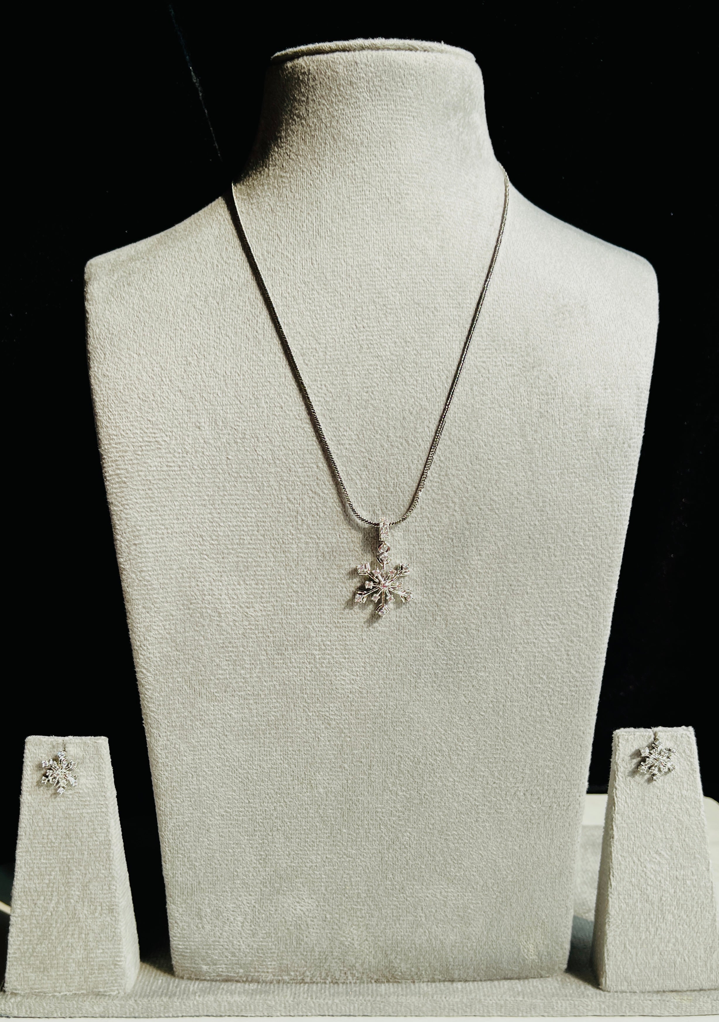 Silver Snowflakes Pendant Set - complete set with matching pieces
