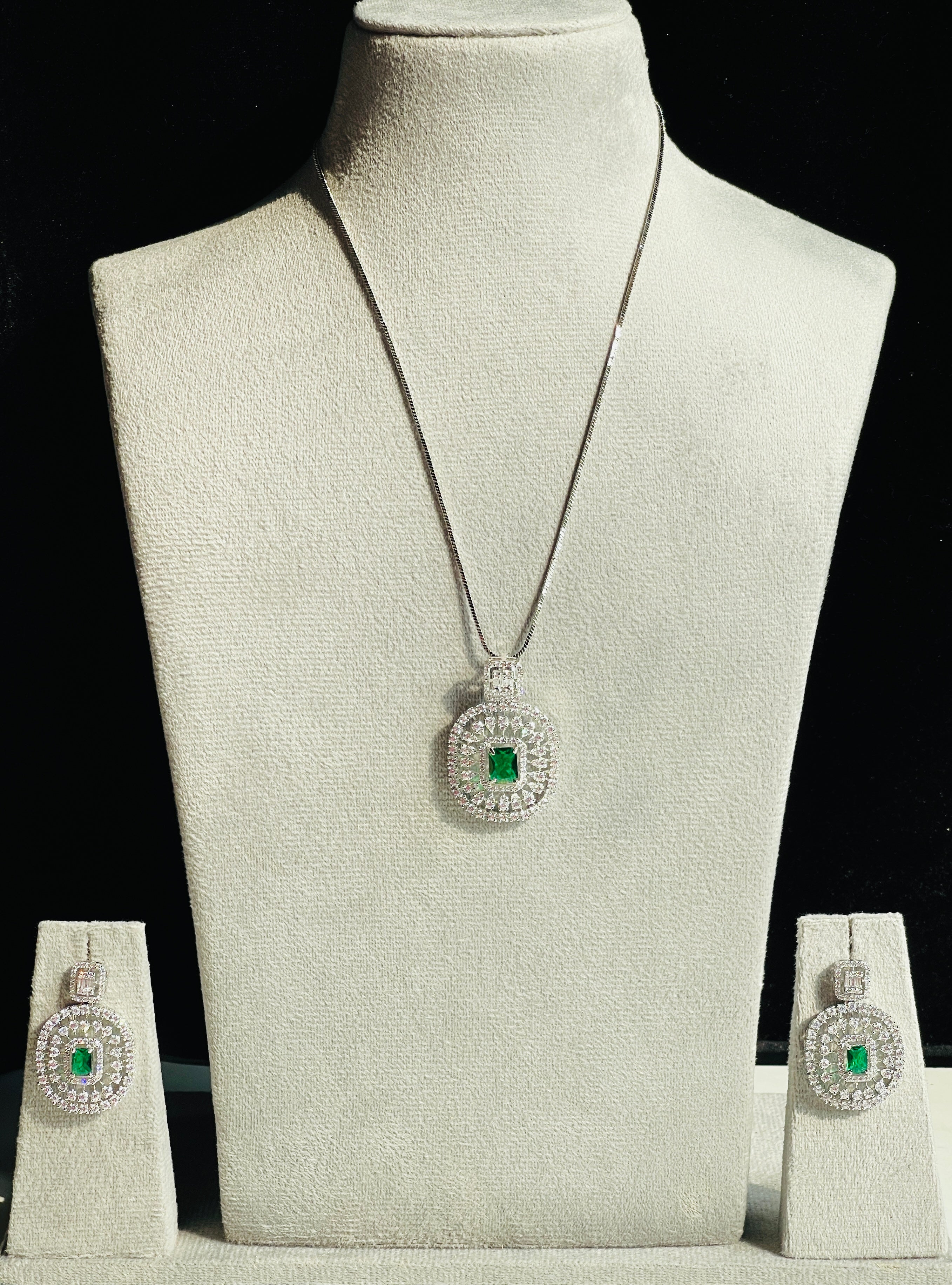 Emerald Aura - detail view showing craftsmanship