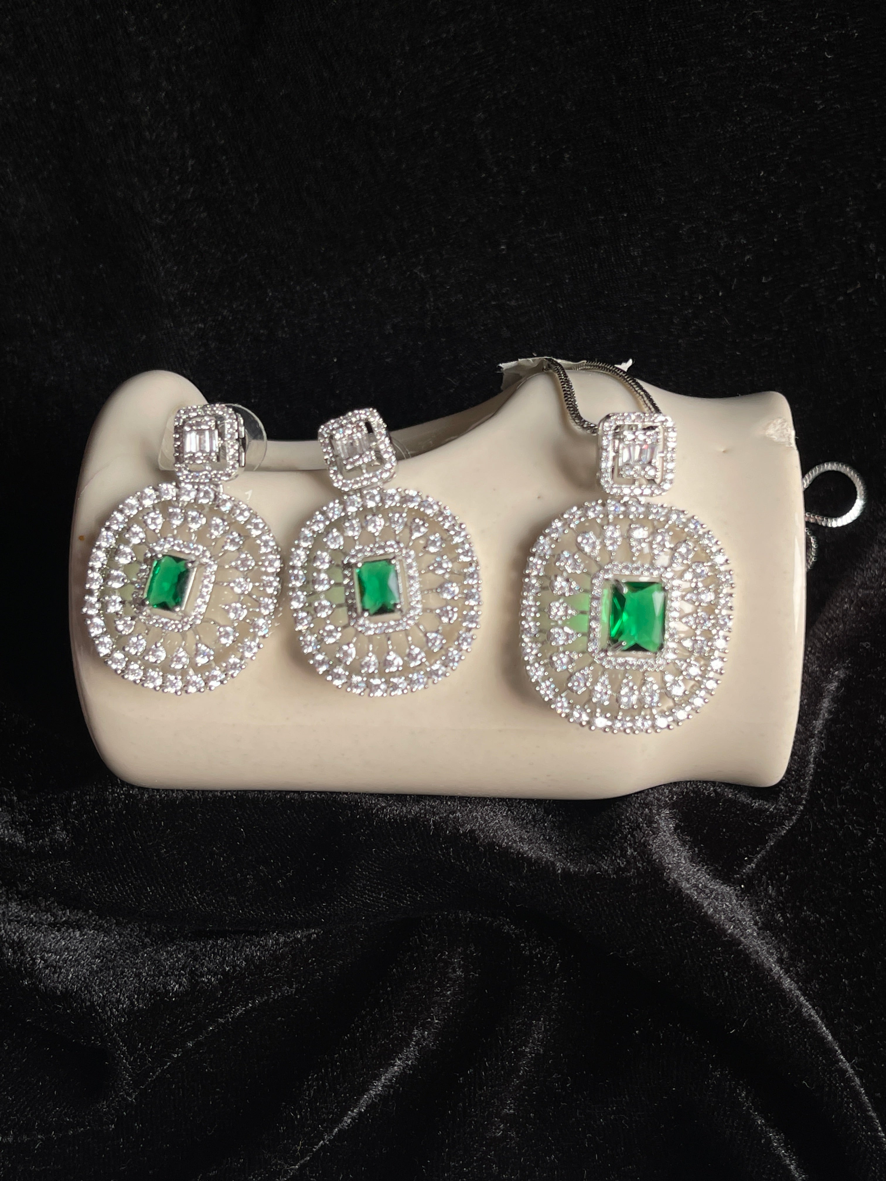 Emerald Aura - complete set with matching pieces