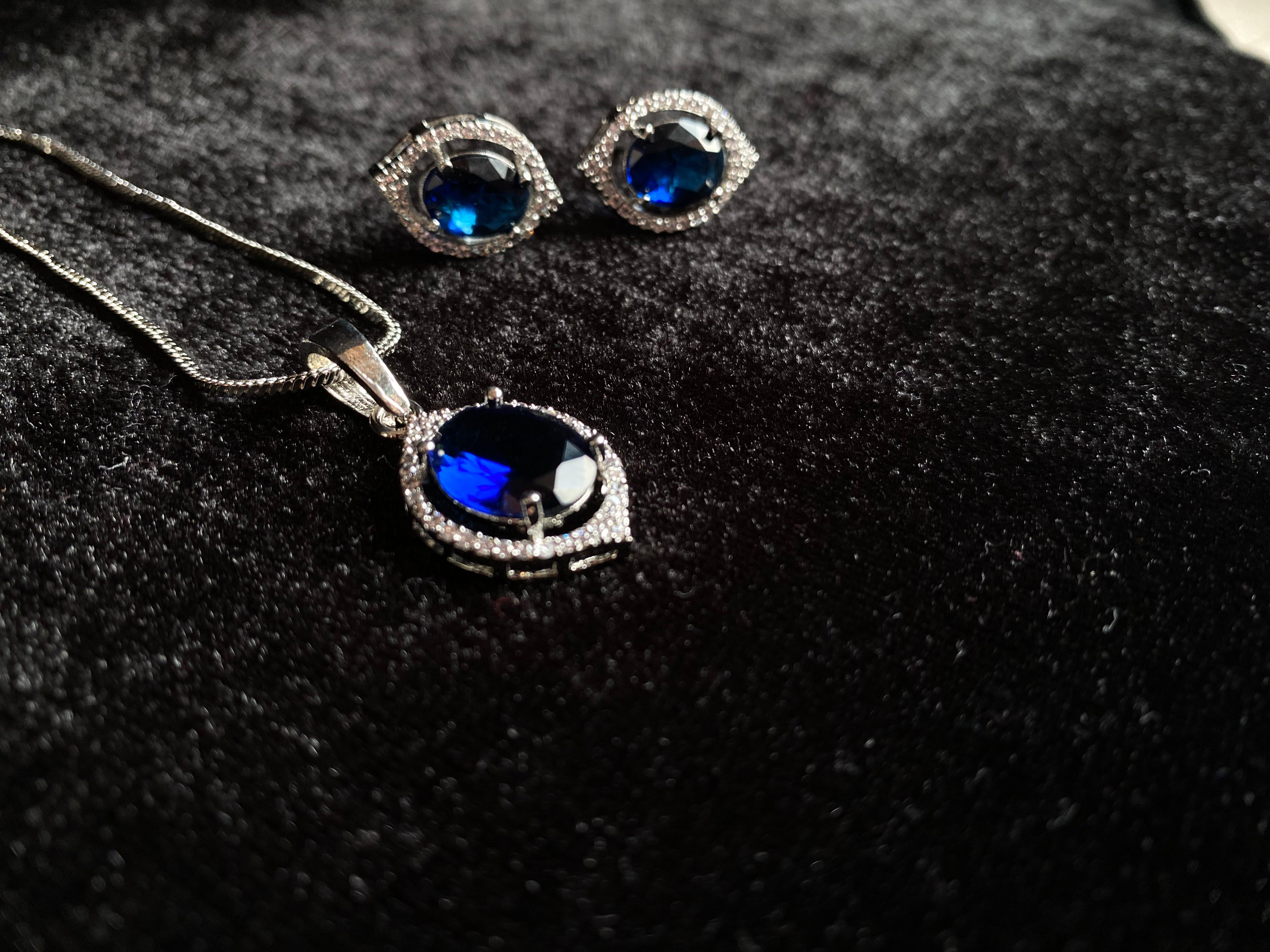 Midnight Radiance Grand Pendant Set - detail view showing craftsmanship