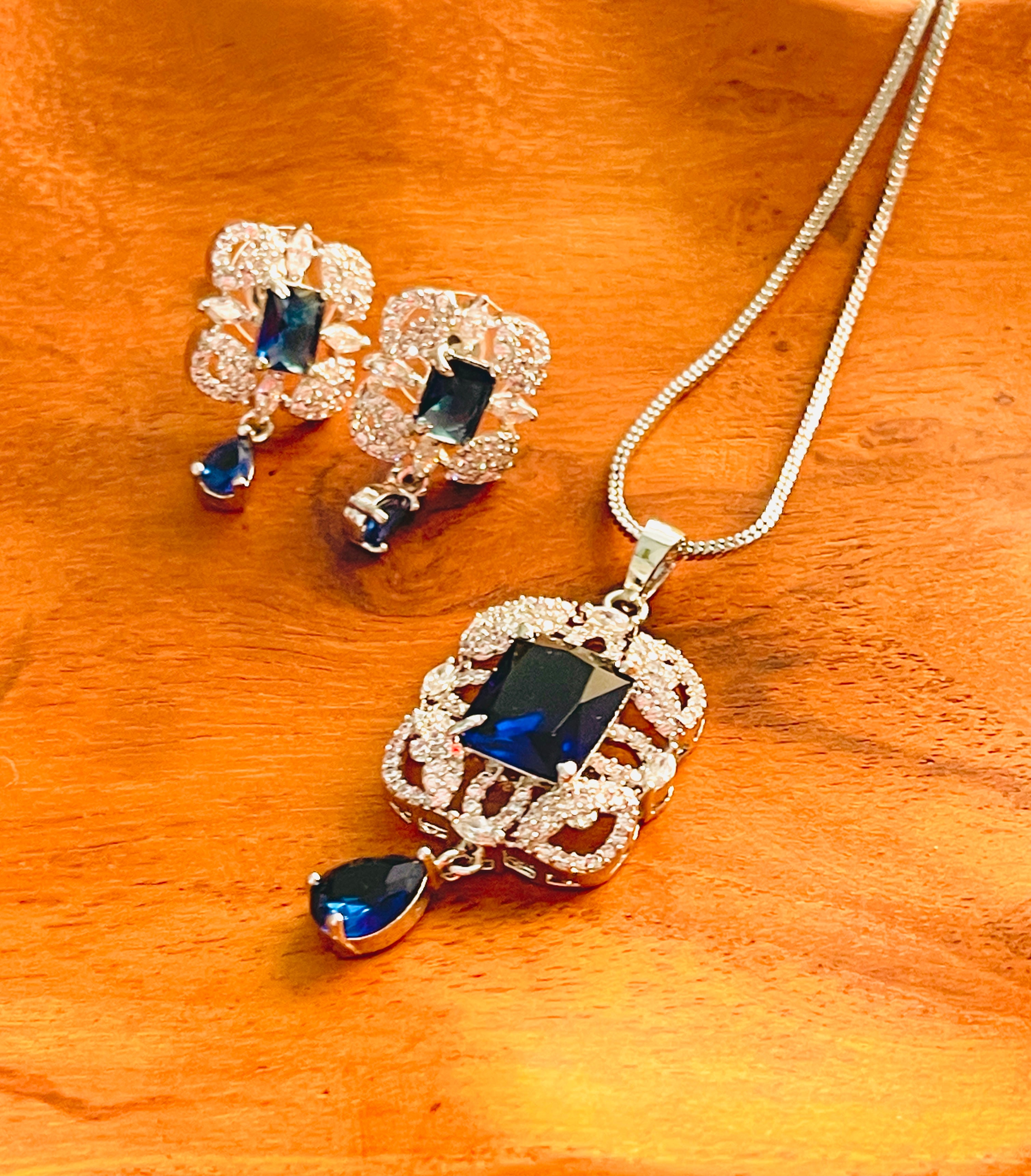 Midnight Whisper - complete set with matching pieces